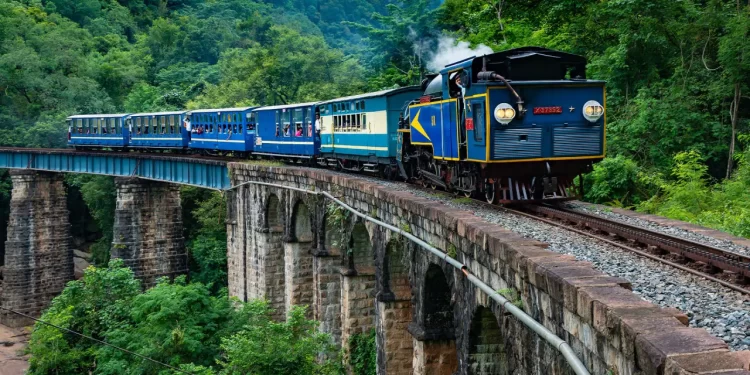 ಸಕಲೇಶಪುರ: ಭೂಕುಸಿತ ಹಿನ್ನೆಲೆ- 10 ರೈಲುಗಳ ಸಂಚಾರ ರದ್ದು..!!