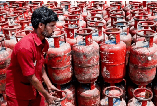 LPG ಸಿಲಿಂಡರ್ ಬುಕ್ಕಿಂಗ್‌ನಲ್ಲಿ ಮಹತ್ವದ ಬದಲಾವಣೆ; ಮೇ 1 ರಿಂದ ತೈಲ ಕಂಪನಿಗಳಿಂದ ಹೊಸ 3 ನಿಯಮ ಅನ್ವಯ