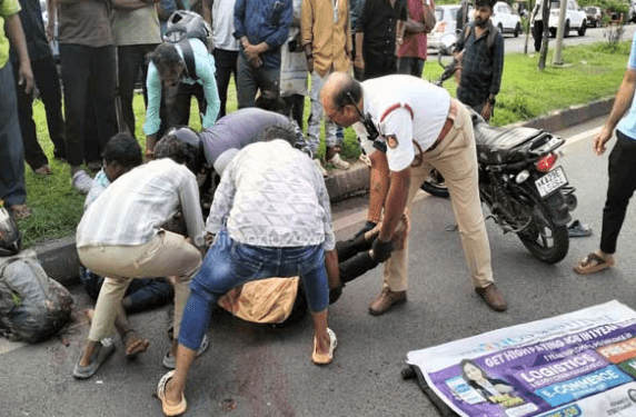 ಮಂಗಳೂರು: ಬೈಕ್-ಲಾರಿ ಡಿಕ್ಕಿ-ಓರ್ವ ಮೃತ್ಯು, ಮತ್ತೊಬ್ಬನಿಗೆ ಗಾಯ