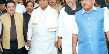 ಮಧ್ಯಾಹ್ನ 3 ಗಂಟೆಗೆ ಸಿಎಂ ಸ್ಥಾನಕ್ಕೆ ರಾಜೀನಾಮೆ ಕೊಡುವುದಾಗಿ ಘೋಷಿಸಿದ ಸಿದ್ದರಾಮಯ್ಯ!
