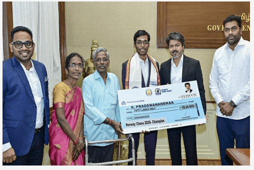 ಸಿಎಂ ವಿಜಯ್ ಜೊತೆ 15 ನಿಮಿಷ ಚೆಸ್ ಆಡಿದ ಪ್ರಜ್ಞಾನಂದ   ಯುವ ಗ್ರಾಂಡ್‌ಮಾಸ್ಟರ್‌ಗೆ ಸಿಕ್ಕಿತು ₹50 ಲಕ್ಷ ಬಂಪರ್ ಬಹುಮಾನ!