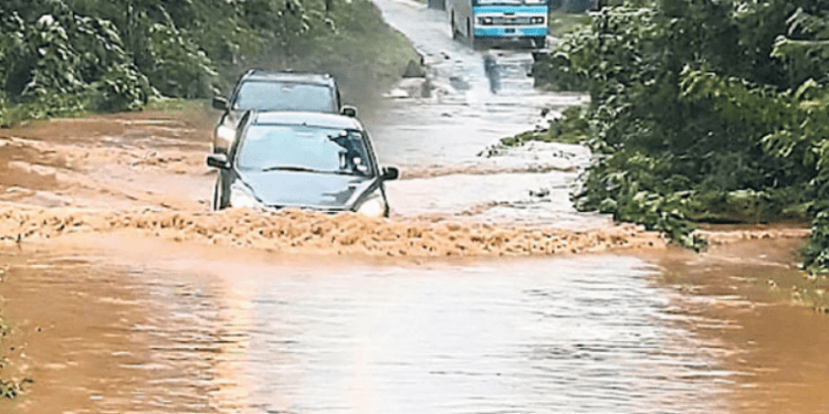 ಕುಕ್ಕೆ ಸುಬ್ರಹ್ಮಣ್ಯದಲ್ಲಿ ಭಾರಿ ಮಳೆ: ದರ್ಪಣ ತೀರ್ಥ ಉಕ್ಕಿ ಹರಿದು ಆದಿ ಸುಬ್ರಹ್ಮಣ್ಯ ದೇವಾಲಯ ಜಲಾವೃತ